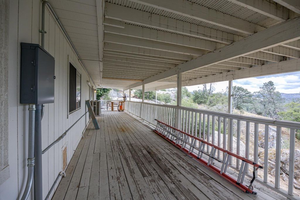 Image 86 of property listing at 28977 Long Hollow Court N, Coarsegold, CA 93614
