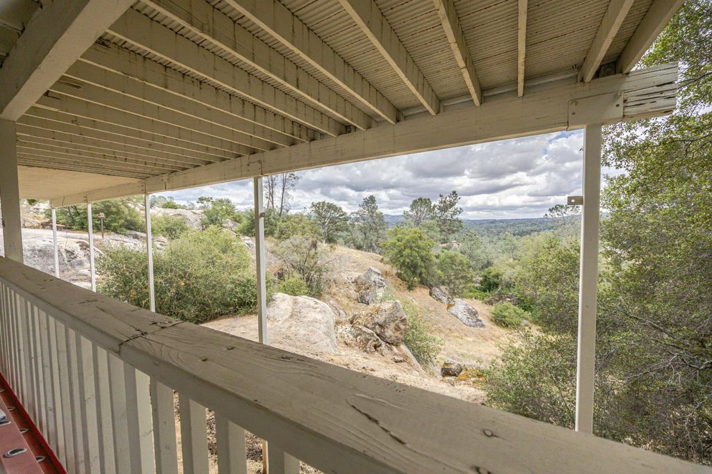 Image 87 of property listing at 28977 Long Hollow Court N, Coarsegold, CA 93614