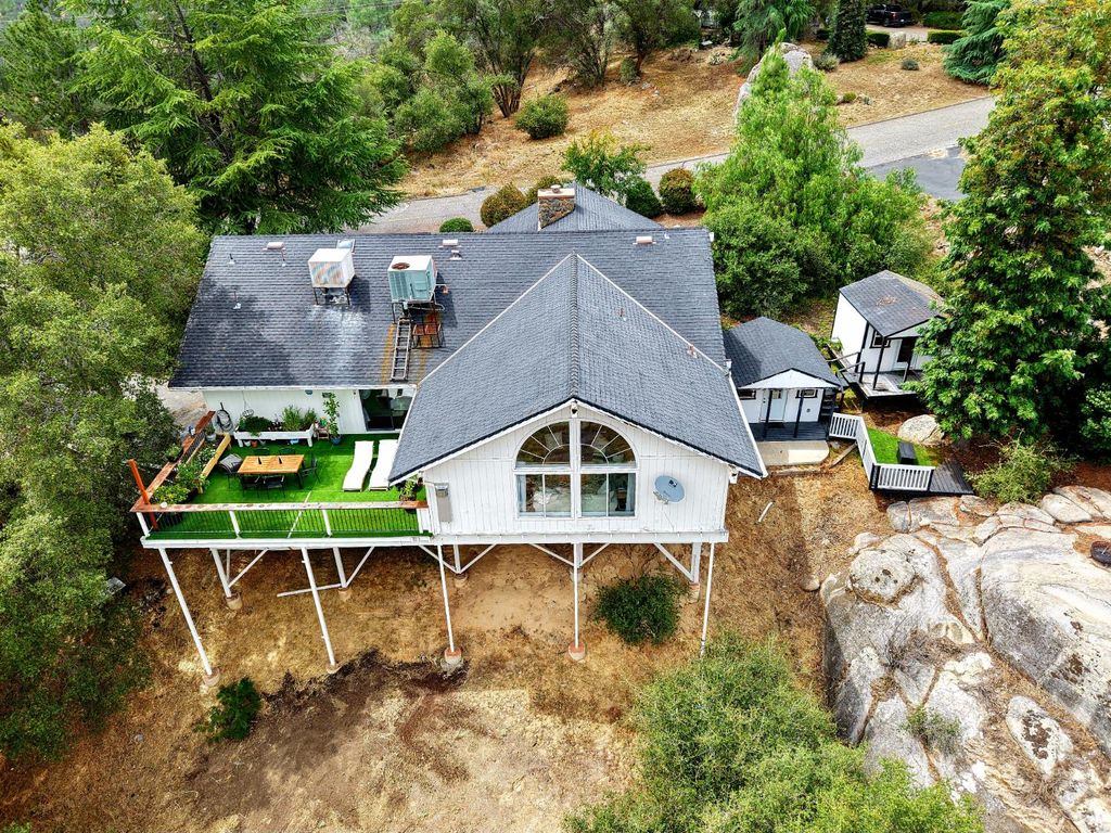Image 89 of property listing at 28977 Long Hollow Court N, Coarsegold, CA 93614