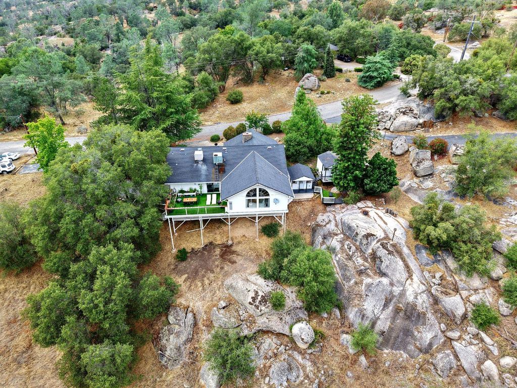 Image 90 of property listing at 28977 Long Hollow Court N, Coarsegold, CA 93614
