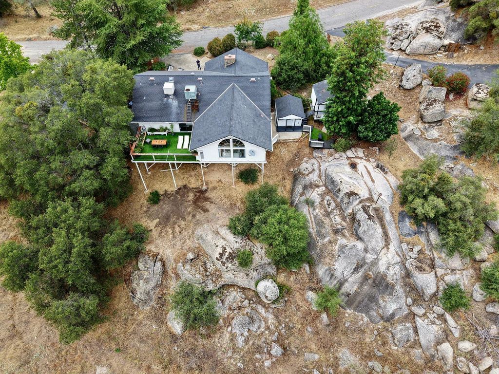 Image 91 of property listing at 28977 Long Hollow Court N, Coarsegold, CA 93614