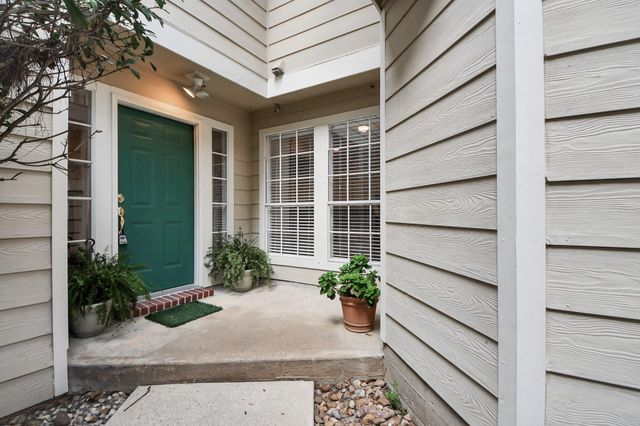138 N Magnolia Pond Place, The Woodlands, TX 77381