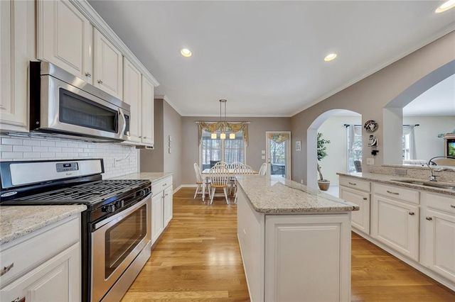 3007 Ironhill Way, Woodstock, GA 30189