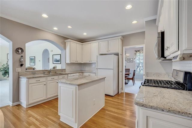 3007 Ironhill Way, Woodstock, GA 30189