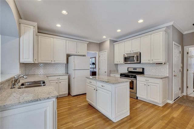 3007 Ironhill Way, Woodstock, GA 30189