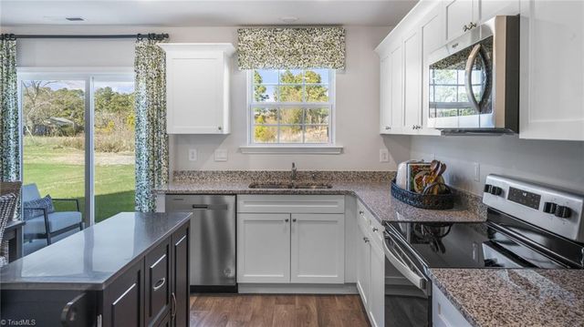 628 Beechwood Circle, Thomasville, NC 27360