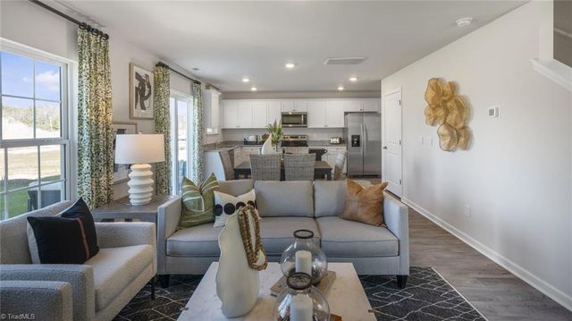 628 Beechwood Circle, Thomasville, NC 27360