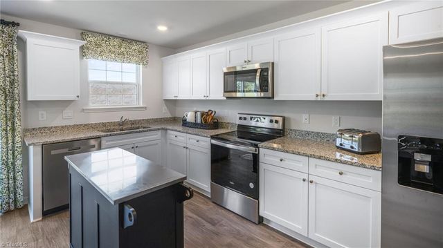 628 Beechwood Circle, Thomasville, NC 27360