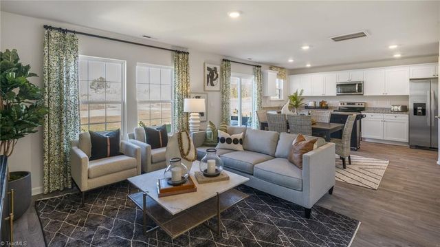628 Beechwood Circle, Thomasville, NC 27360