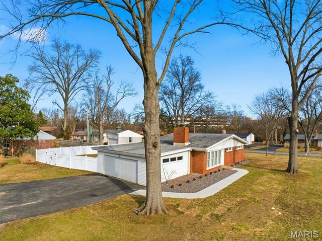 411 Tanglewood Drive, St Louis, MO 63124