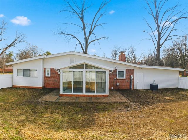 411 Tanglewood Drive, St Louis, MO 63124