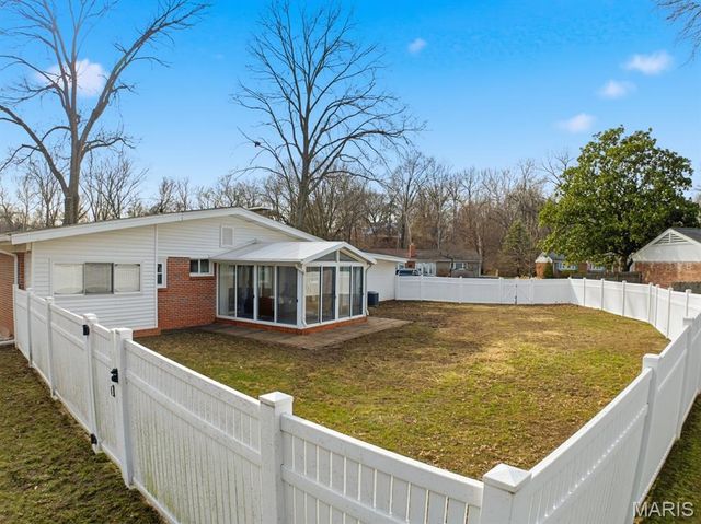 411 Tanglewood Drive, St Louis, MO 63124