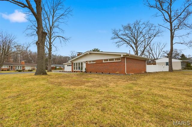 411 Tanglewood Drive, St Louis, MO 63124