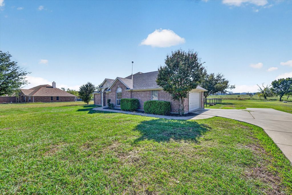 11201 Blue Sky Drive, Haslet, TX 76052 — photo 2