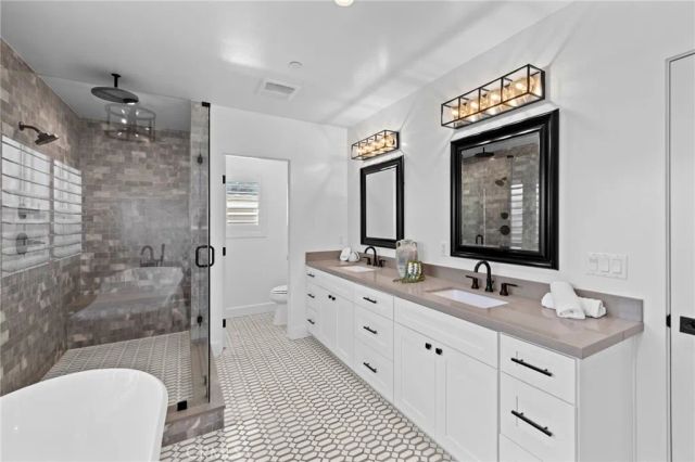 827 N Lamer, Burbank, CA 91506