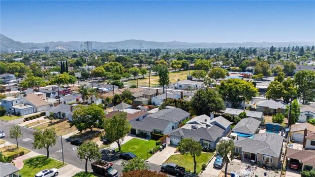 827 N Lamer, Burbank, CA 91506