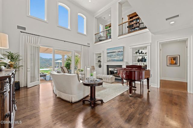 152 Hampstead Court, Westlake Village, CA 91361
