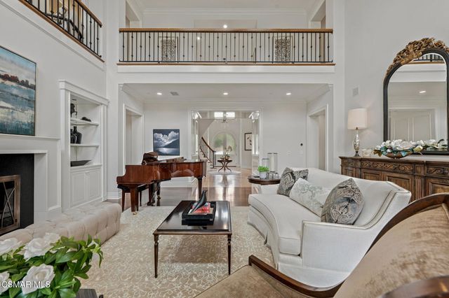 152 Hampstead Court, Westlake Village, CA 91361