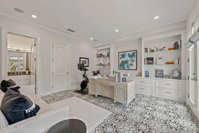 152 Hampstead Court, Westlake Village, CA 91361