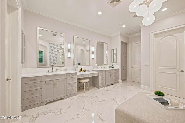 152 Hampstead Court, Westlake Village, CA 91361