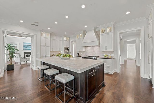 152 Hampstead Court, Westlake Village, CA 91361