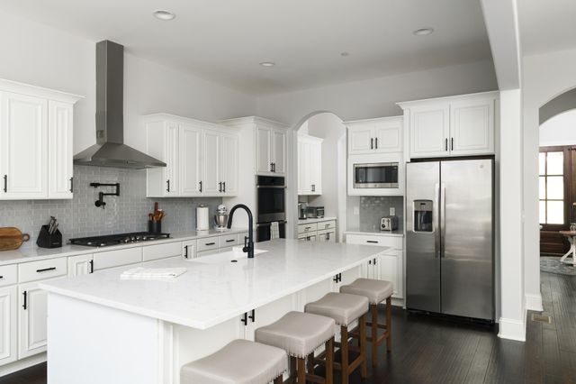 7567 Hallows Dr, Nashville, TN 37221