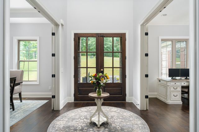 7567 Hallows Dr, Nashville, TN 37221