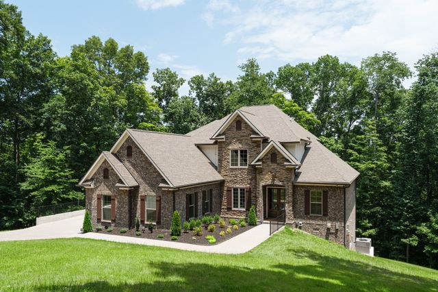 7567 Hallows Dr, Nashville, TN 37221