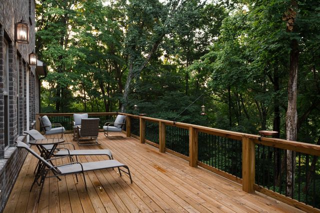 7567 Hallows Dr, Nashville, TN 37221