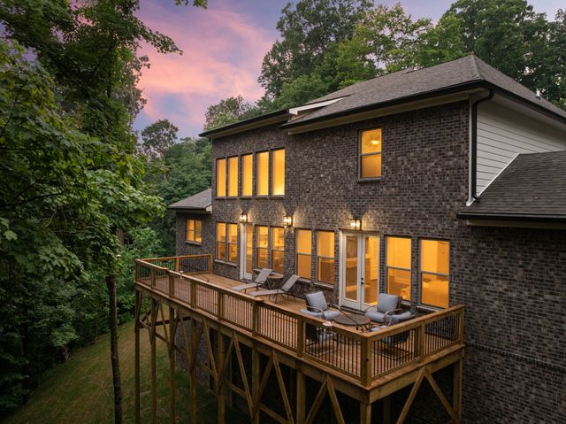 7567 Hallows Dr, Nashville, TN 37221