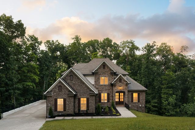 7567 Hallows Dr, Nashville, TN 37221