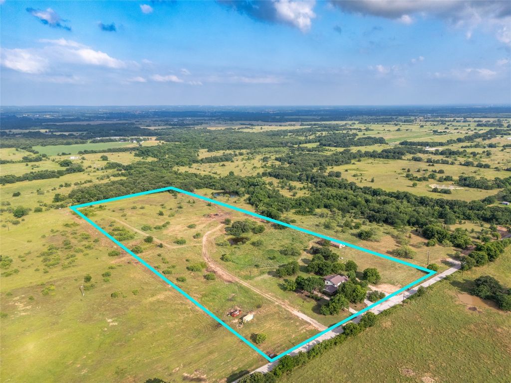 411 Cr-1475 Road, Alvord, TX 76225