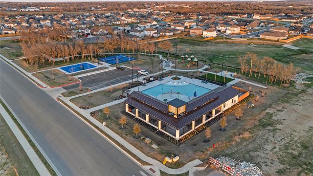 172 Gullivers DR, Elgin, TX 78621