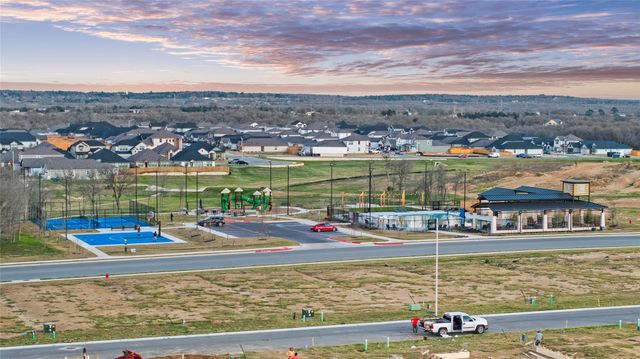 172 Gullivers DR, Elgin, TX 78621