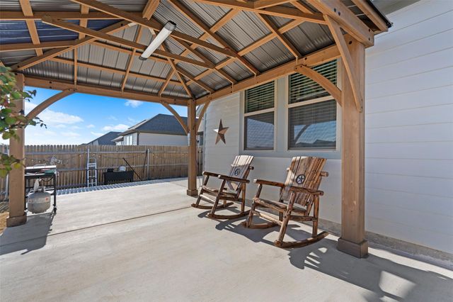 172 Gullivers DR, Elgin, TX 78621