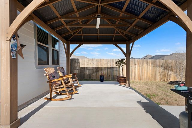 172 Gullivers DR, Elgin, TX 78621