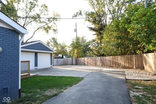 621 E 111th Street, Carmel, IN 46280