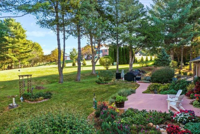 40 BIRDSONG LN, Edinburg, VA 22824