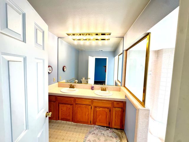 6574 N Delbert Avenue, Fresno, CA 93722