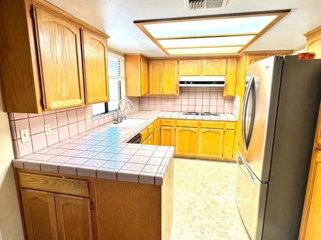 6574 N Delbert Avenue, Fresno, CA 93722