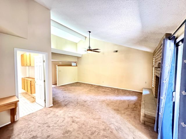6574 N Delbert Avenue, Fresno, CA 93722