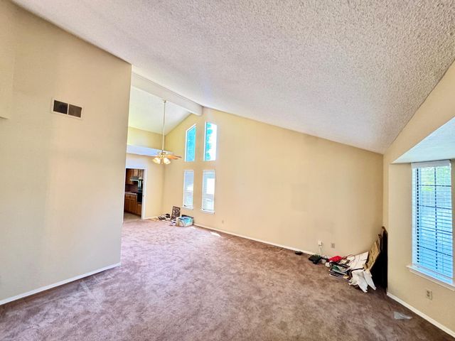 6574 N Delbert Avenue, Fresno, CA 93722