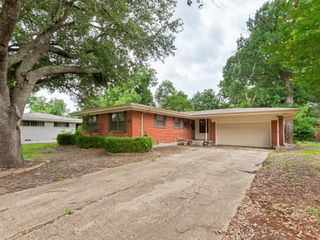 917 Blossom Circle, Garland, TX 75041