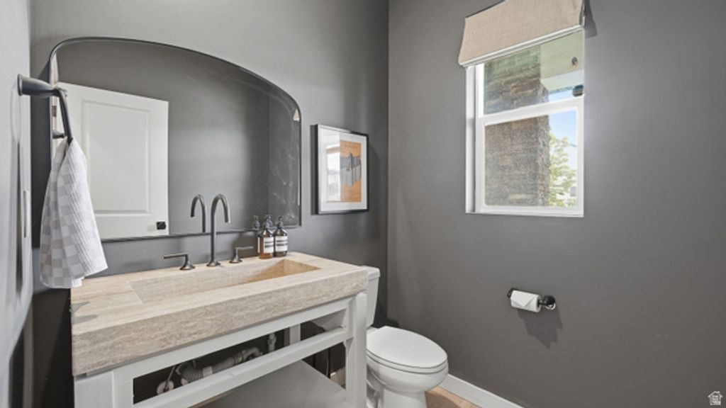 Image 11 of property listing at 328 W SNOWBERRY DR, Saratoga Springs, UT 84045