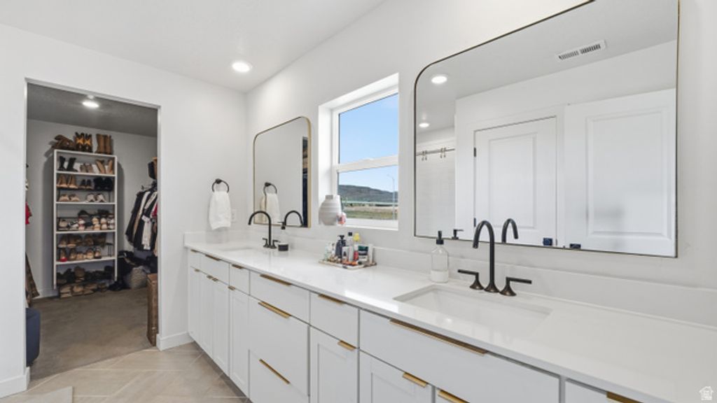 Image 16 of property listing at 328 W SNOWBERRY DR, Saratoga Springs, UT 84045