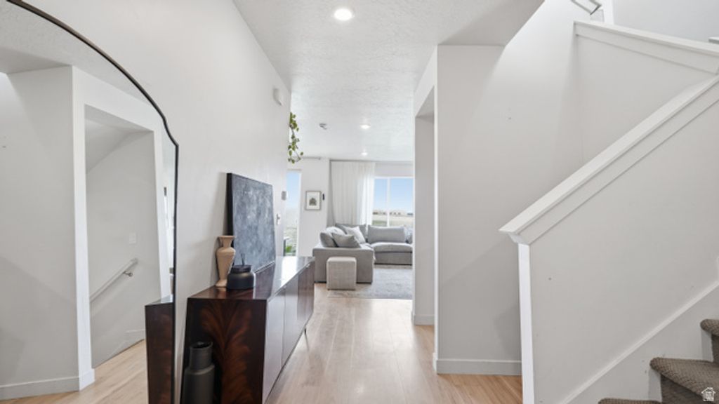 Image 3 of property listing at 328 W SNOWBERRY DR, Saratoga Springs, UT 84045