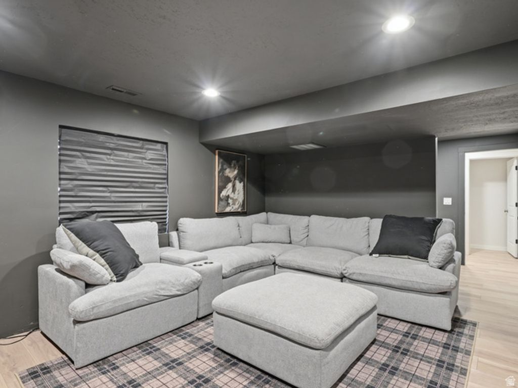 Image 23 of property listing at 328 W SNOWBERRY DR, Saratoga Springs, UT 84045