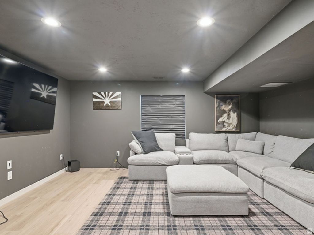 Image 24 of property listing at 328 W SNOWBERRY DR, Saratoga Springs, UT 84045