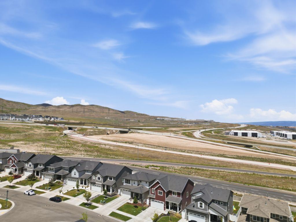 Image 33 of property listing at 328 W SNOWBERRY DR, Saratoga Springs, UT 84045