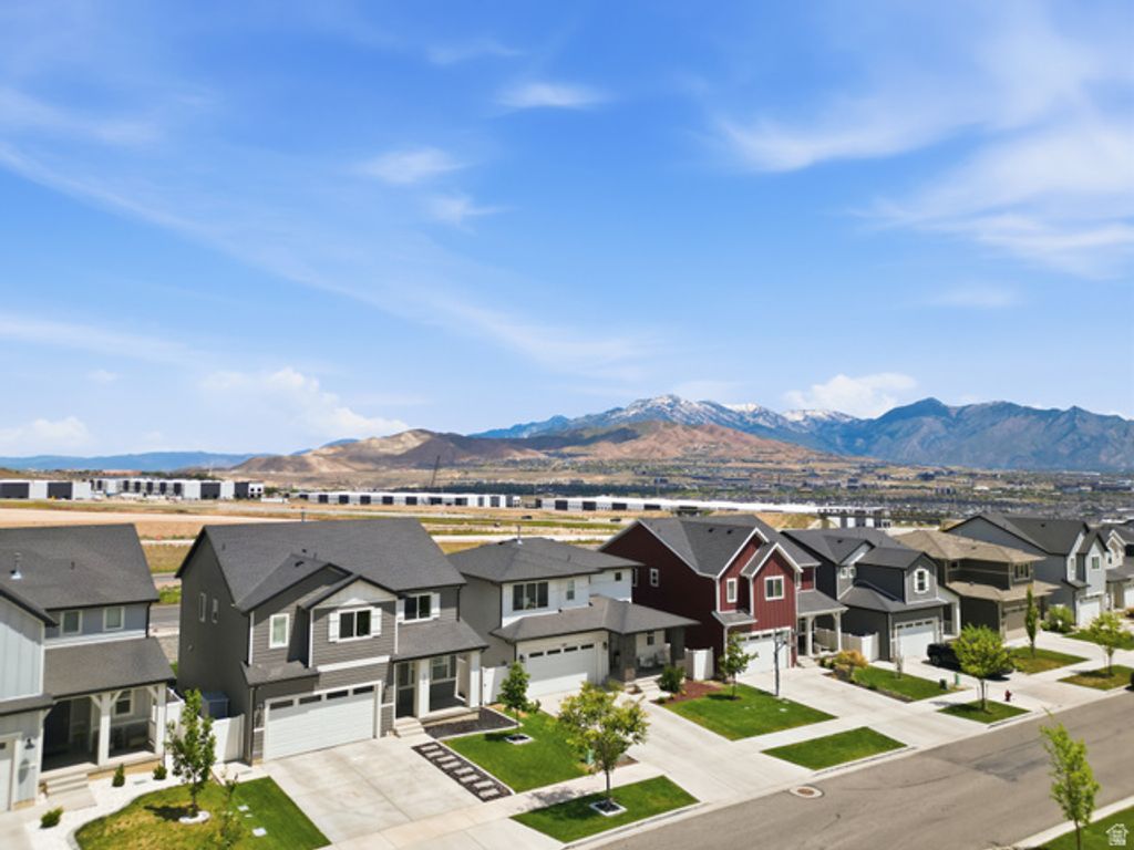 Image 34 of property listing at 328 W SNOWBERRY DR, Saratoga Springs, UT 84045